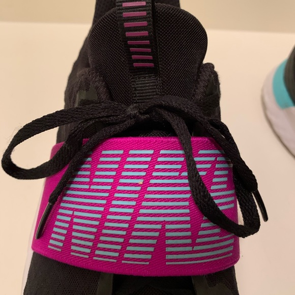 Nike ladies athletic tennis shoes - Picture 5 of 9